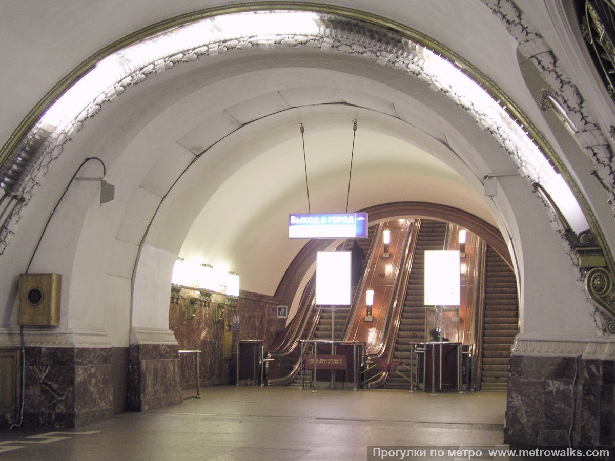 Метро московская площадь восстания. Станция площадь Восстания. Площадь Восстания Санкт-Петербург метро. Станция площадь Восстания в Питере. Площадь Восстания метро СПБ.