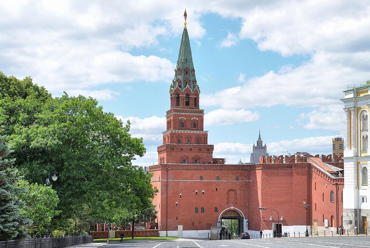 Боровицкие ворота кремля фото