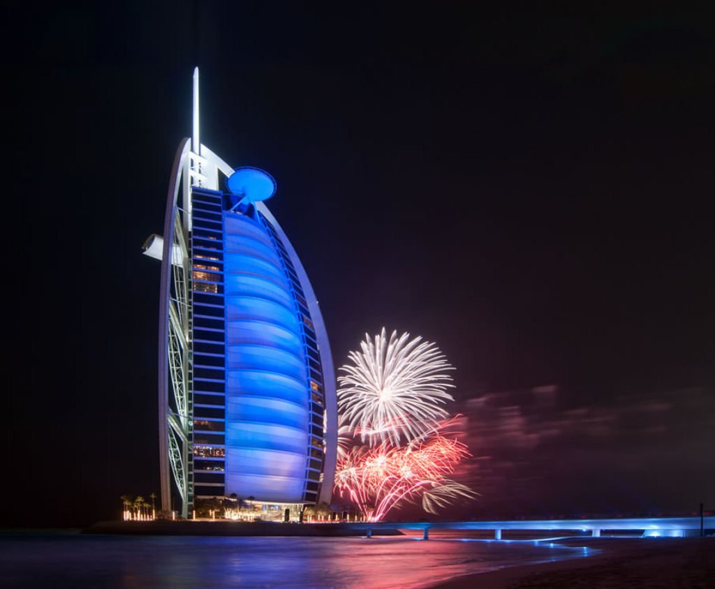 Отель в дубае ночью. Бурдж Аль-араб Дубай. Burj al arab ночью. Бурдж Аль араб ночью. Бурдж Аль араб фонтан.