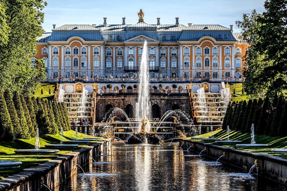 Петергофский дворец в Санкт-Петербурге