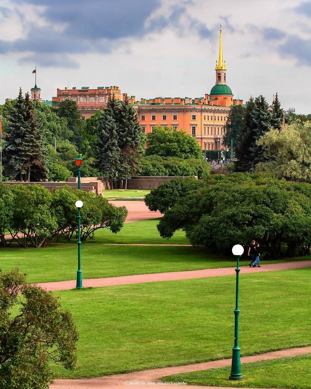 Поля в санкт петербурге. Парк Марсово поле в Санкт-Петербурге. Марсово поле Михайловский сад. Парк Марсово поле СПБ. • Сквер на Марсовом поле (Санкт-Петербург).