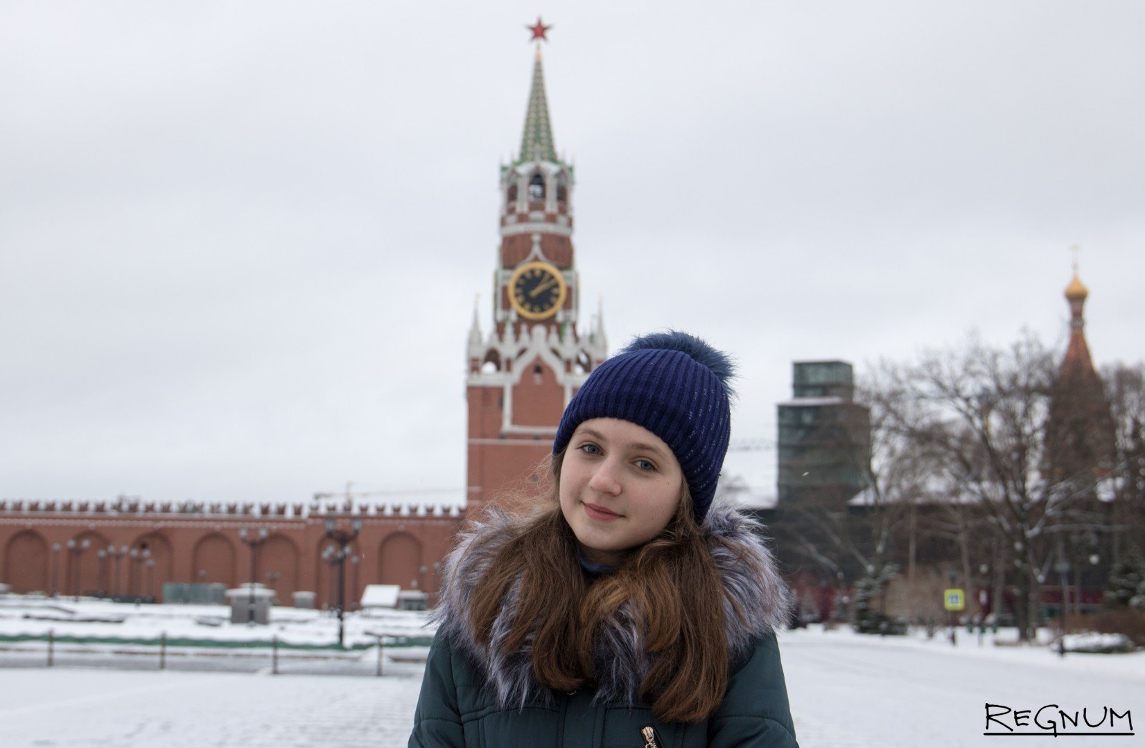 Кремлевская женщина. Девочка на фоне Кремля. Фотосессия на фоне Кремля. Девушки Москвы.