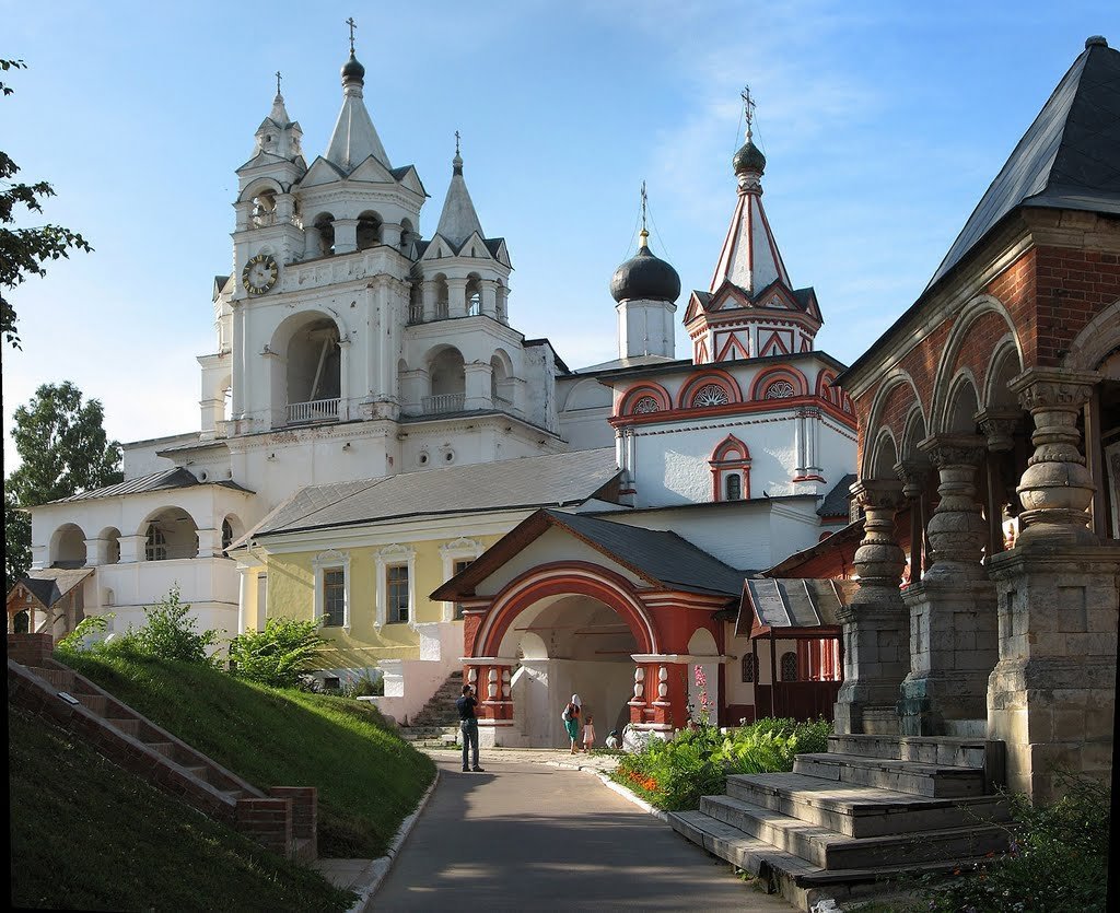 Красивые города подмосковья. Звенигород Московская область достопримечательности. Старинные города Подмосковья. Самый красивый город Подмосковья. Живописный город в Подмосковье.