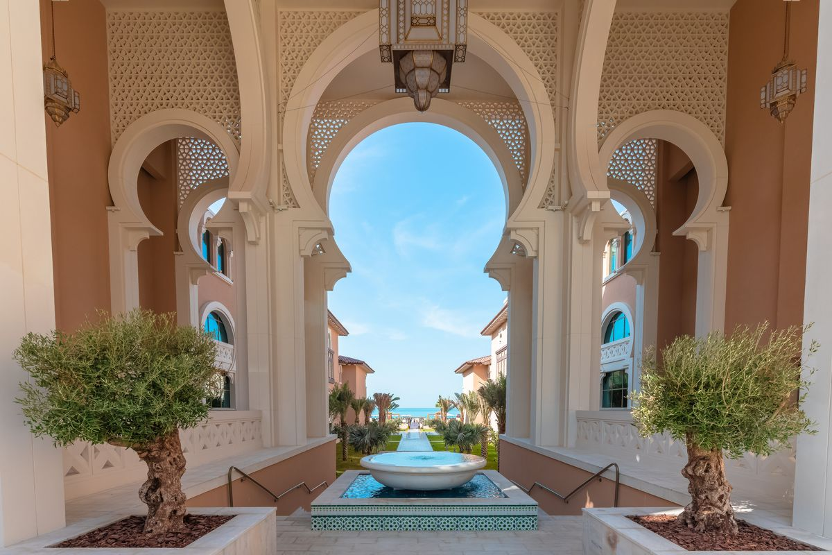 Отель Риксос Абу Даби. Остров Саадият Абу-Даби. Rixos Premium Saadiyat Island 5*ОАЭ остров Саадият. Риксос Саадият Абу Даби пляж.