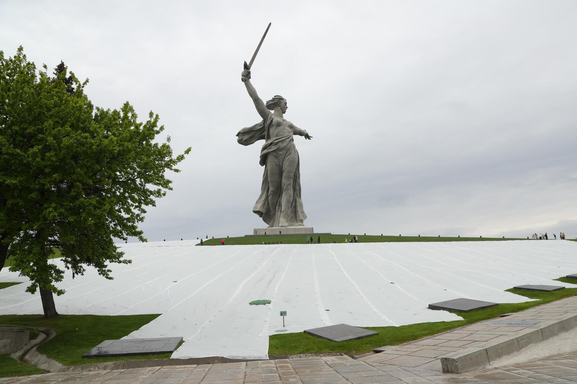 Мамаев курган расположен в городе. Мамаев Курган Волгоград. Волгоград Родина мать Мамаев Курган. Мемориальный комплекс Родина мать Волгоград. Мамай Курган Волгоград.