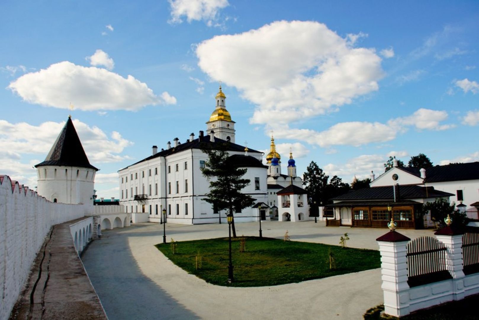 Тобольская область. Тобольский Кремль Тюменская область. Город Тобольск Тобольский Кремль. Каменный Кремль в Тобольске. Достопримечательности Тобольска. Тобольский Кремль..