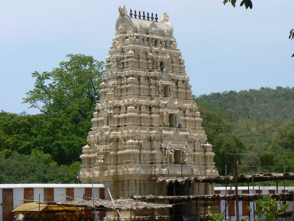белый храм в индии