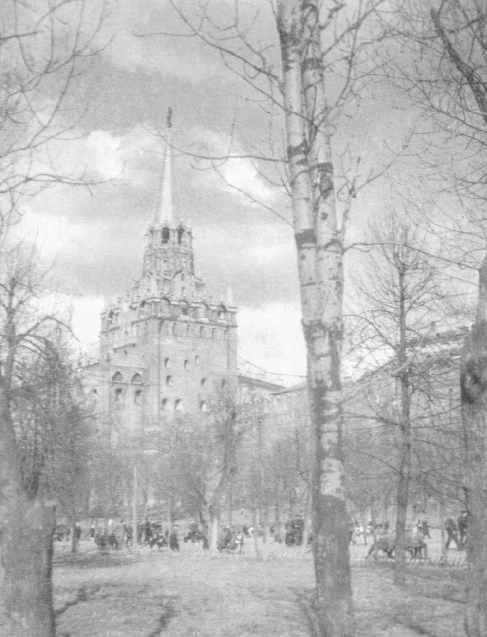 Двуглавые Орлы на Спасской башне Московского Кремля до 1935