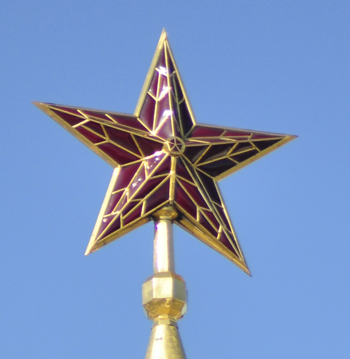 Звезда на Спасской башне Московского Кремля