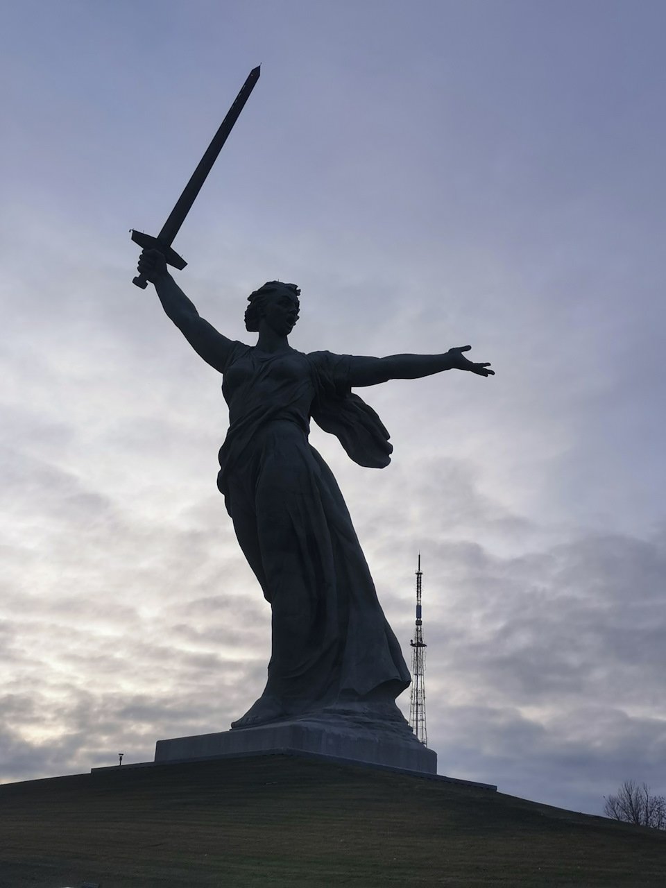 Мамаев Курган и статуя Родины-матери в Волгограде