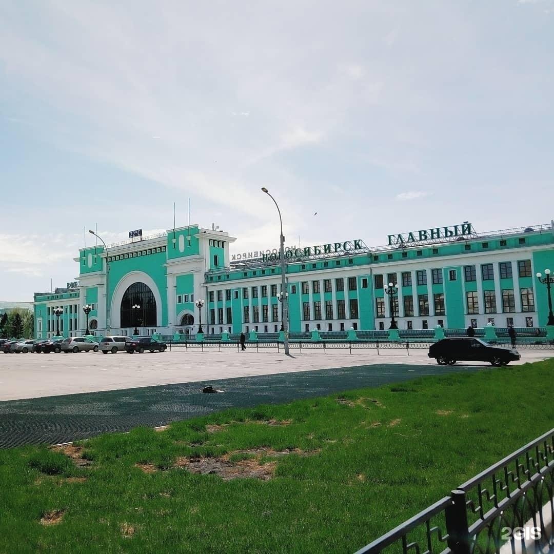 Вокзал главный новосибирск телефоны. Новосибирск главный вокзал в 2000 году. Вокзал Новосибирск главный 2000. Новосибирск главный 1980. Улицы Новосибирска вокзал.
