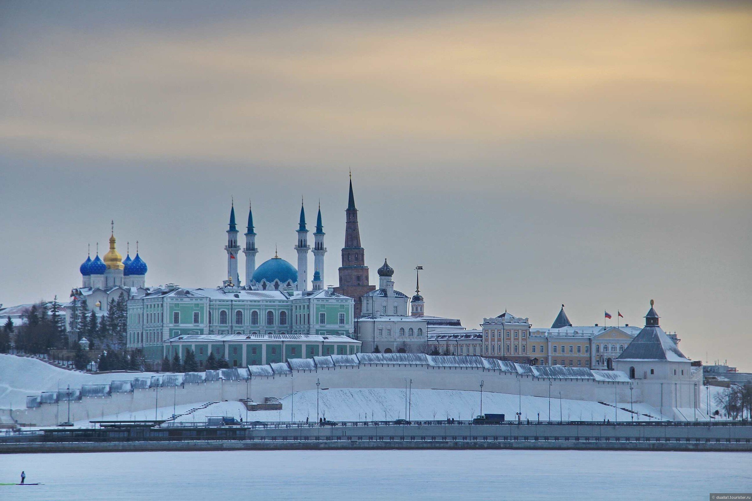 Тур в казань из нижнего новгорода. Белокаменный Кремль Казань. Белокаменная крепость». Казанский Кремль. Мавзолей казанских Ханов Казанский Кремль. Зима Казань Казанский Кремль.