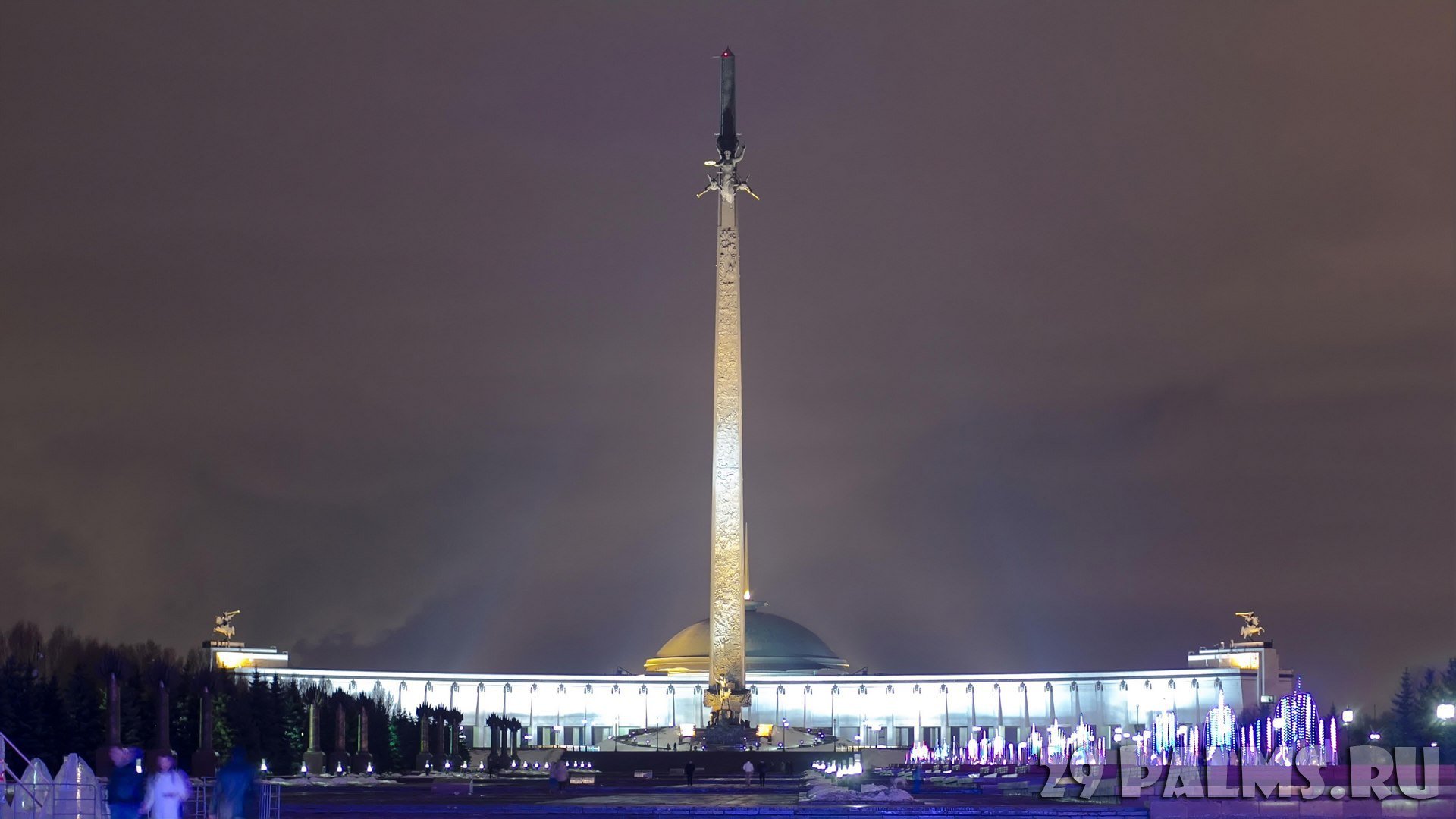 Леопард поклонная гора. Парк Победы на Поклонной горе Москва. Монумент Победы на Поклонной горе. Парк Победы на Поклонной горе ночью. Ансамбль парка Победы на Поклонной горе.