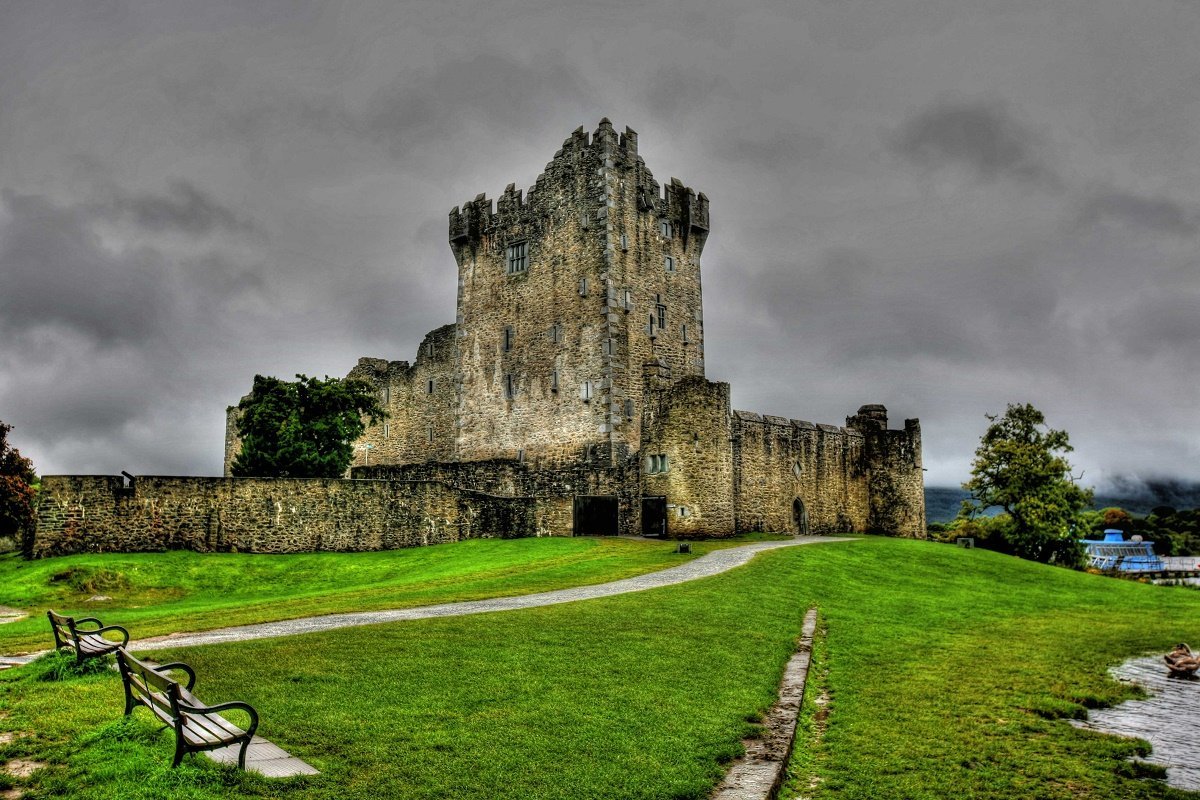 Ireland me. Замок Гленвей Ирландия. Замок Касл Ирландия. Замок Данлюс Ирландия. Ирландия замок Наппог.