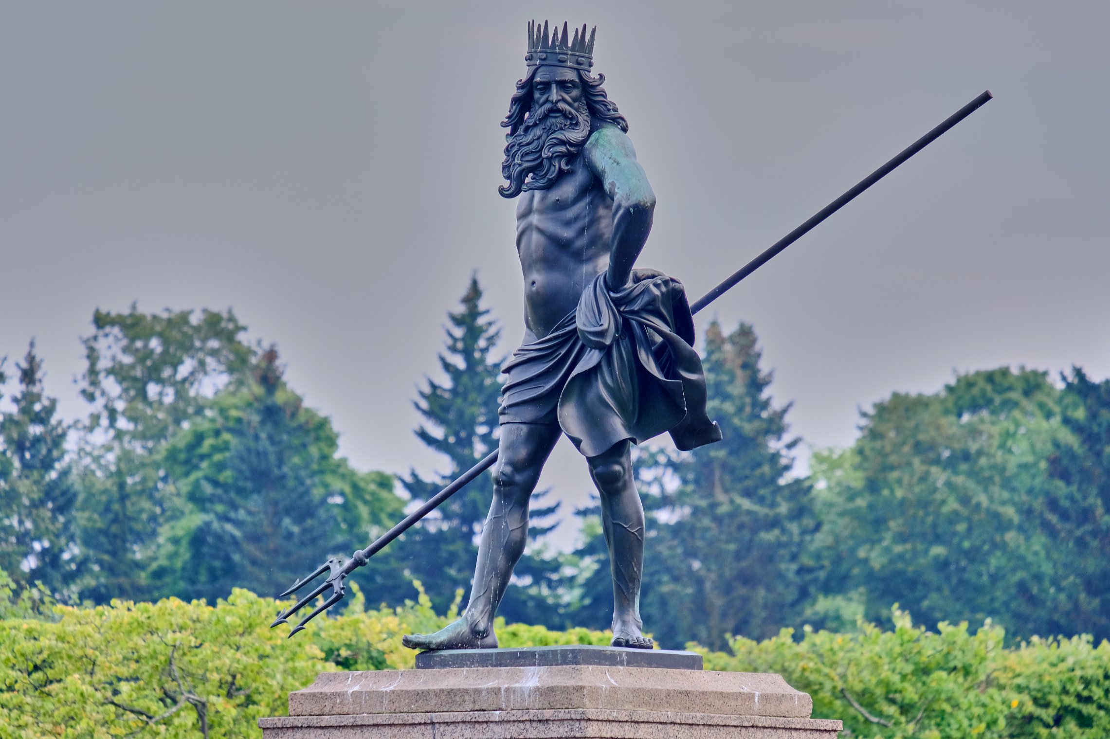 Нептун б. Статуя Нептуна в Петергофе. Фонтан Нептун. Нептун в Петродворце. Петергоф верхний парк Нептун.