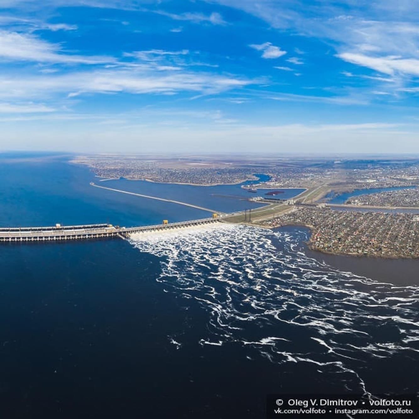 Плотина Волжской ГЭС. Дамба Волгоградская Волжская ГЭС. Водохранилище Волжской ГЭС. Мост ГЭС Балаково.