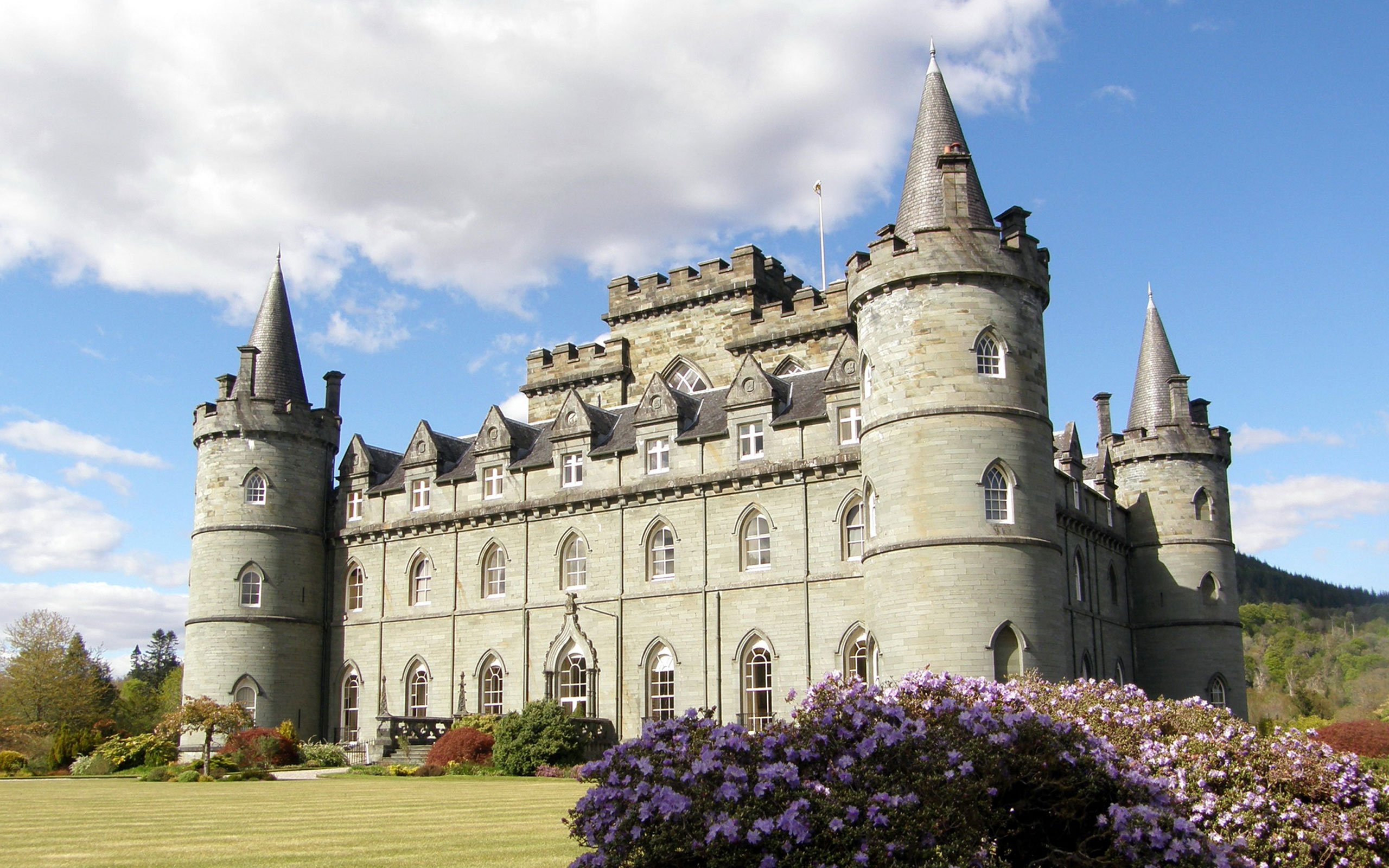 Самый хороший замок. Замка Инверари (Inveraray Castle). Инверари Шотландия. Замок Коргарф Шотландия. Замок Инверэри.