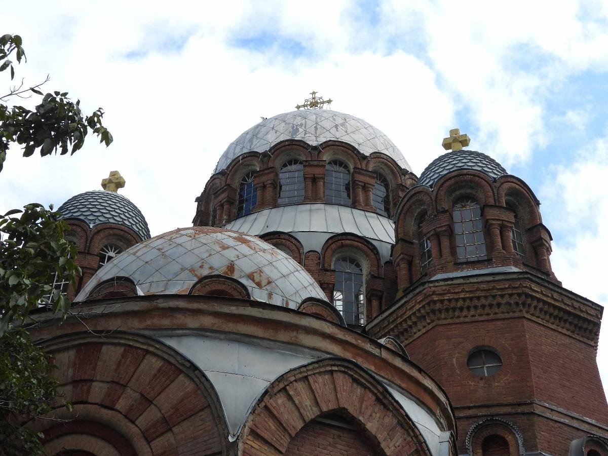 Хасавюрт. Знаменский собор (Хасавюрт). Знаменский собор Хасавюрт внутри. Храм в Хасавюрте православный. Хасавюрт храм православный старый.