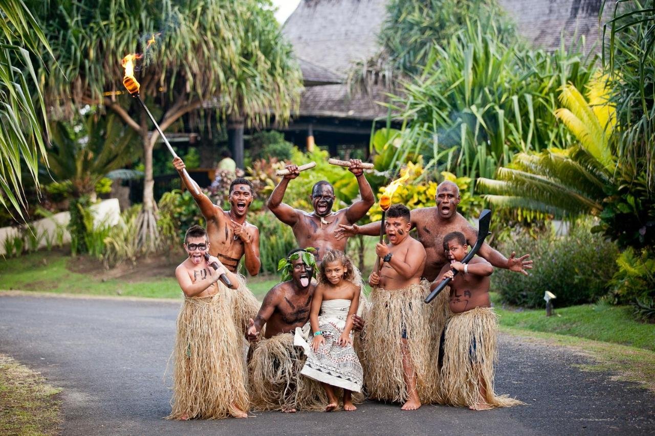 Сколько жителей в острове. Острова Фиджи население. Остров Фиджи Папуасы. Жители Fiji. Нанди Фиджи.