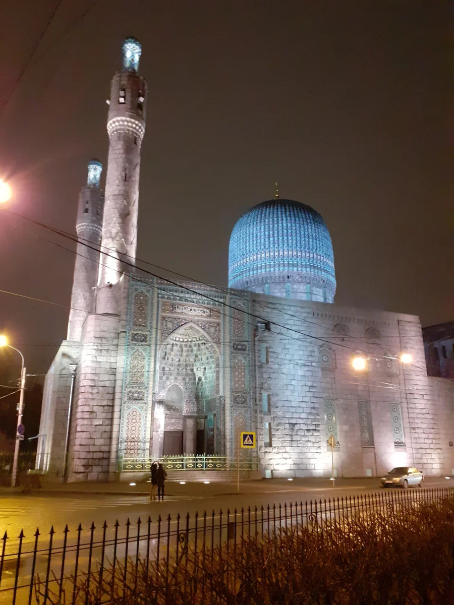 Мечеть в петербурге. Соборная мечеть Санкт-Петербурга. Соборная мечеть Санкт. Исламский храм в Санкт-Петербурге. Соборная мечеть в Санкт-Петербурге ночью.