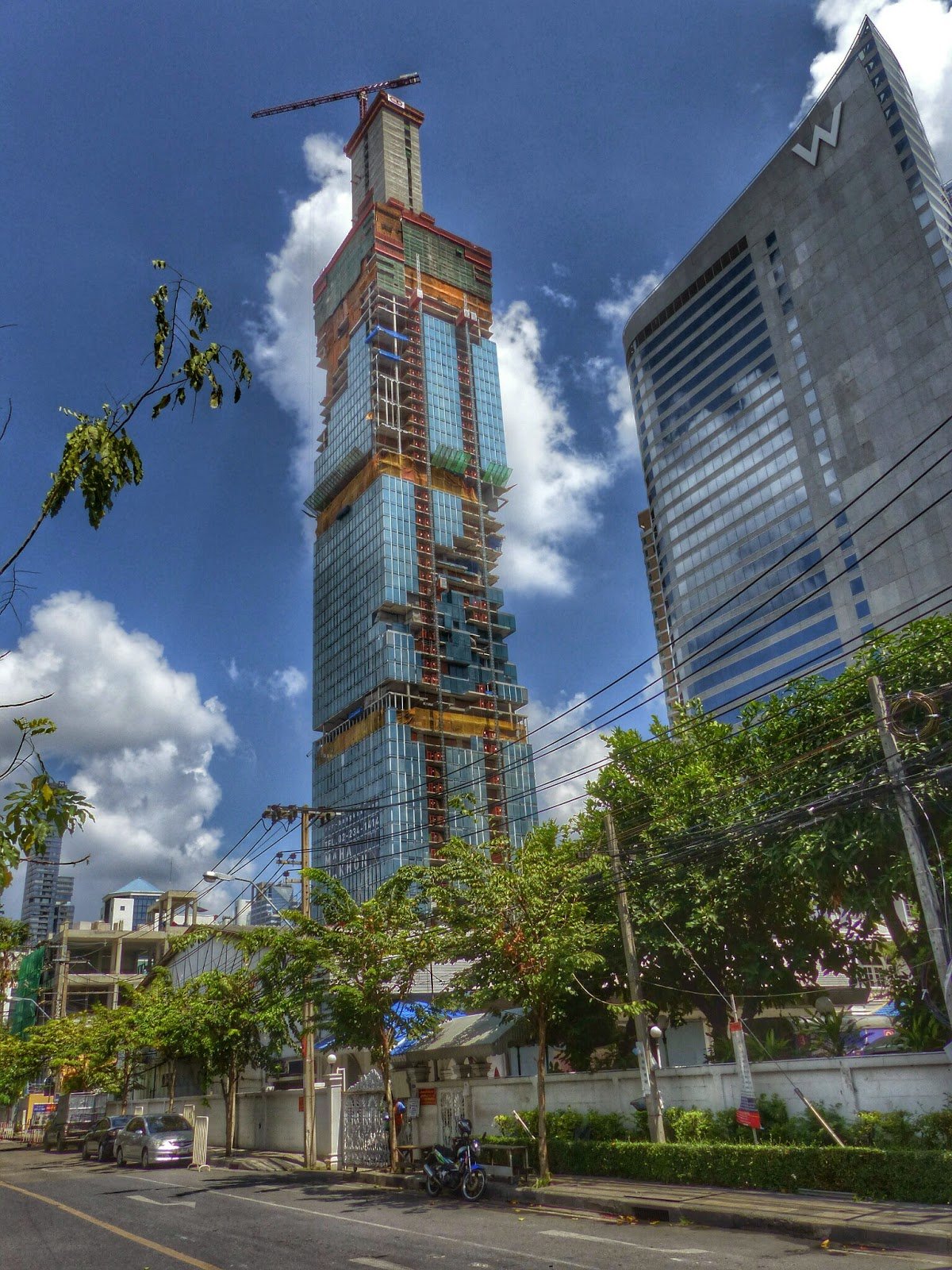 Здание в бангкоке. Маханакхон Бангкок. Небоскреб Маханакхон. Здание Маханакхон Бангкок. Башня Саторна Таиланд.