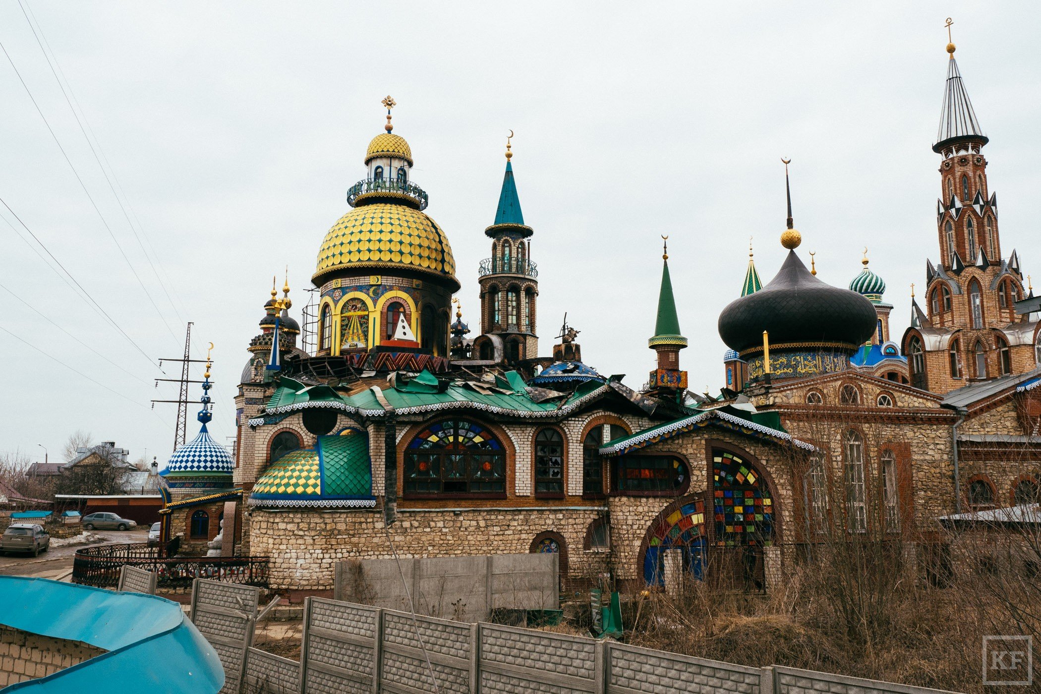 Вселенский храм в Казани. Старое Аракчино храм всех религий. Храм трех религий Казань. Храм всех религий Казань внутри.