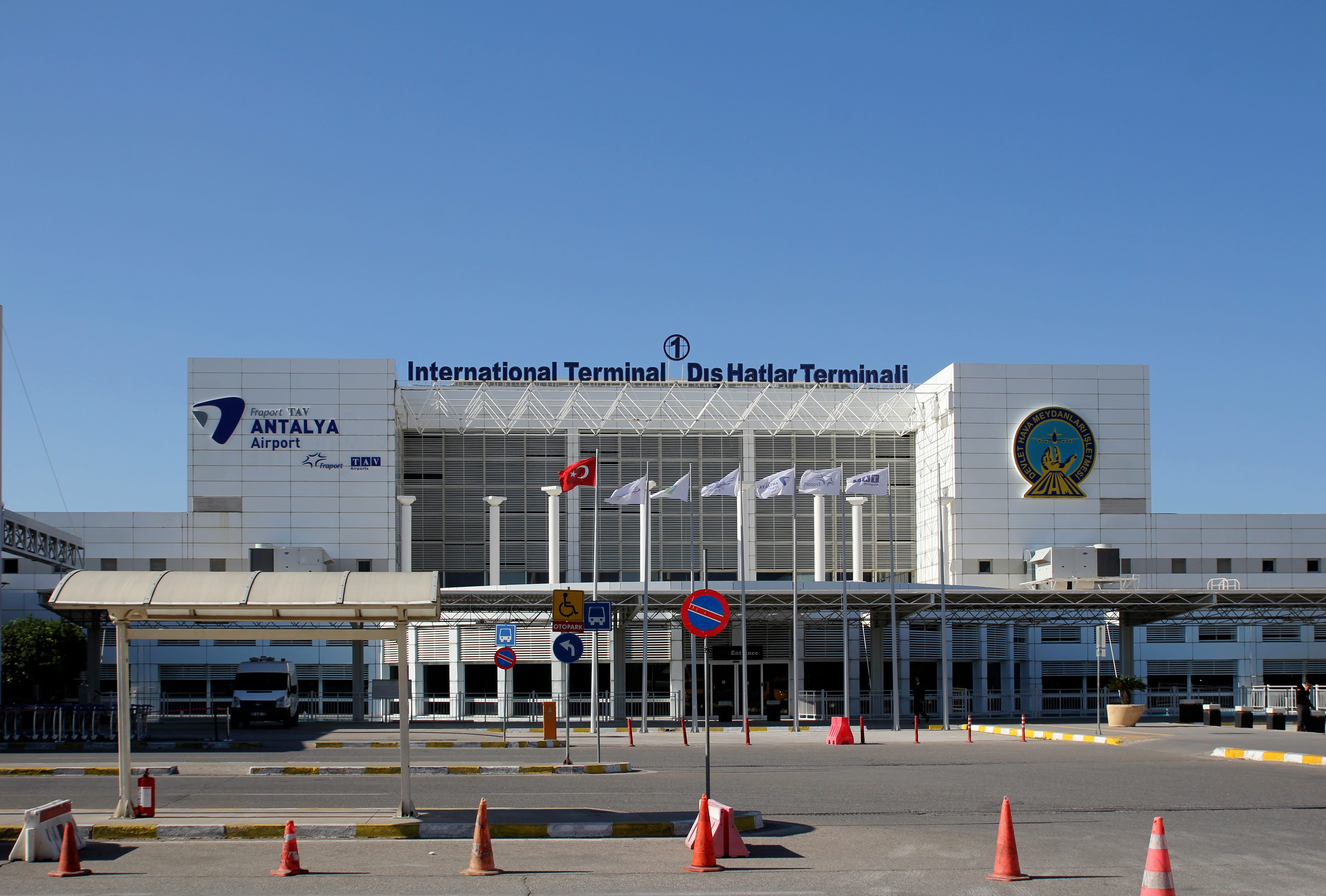 Международный аэропорт анталия. Международный аэропорт Турции Анталия. Анталия аэропорт Международный AYT. AYT аэропорт Турция. Аэропорт Анталия 2 в Турции.