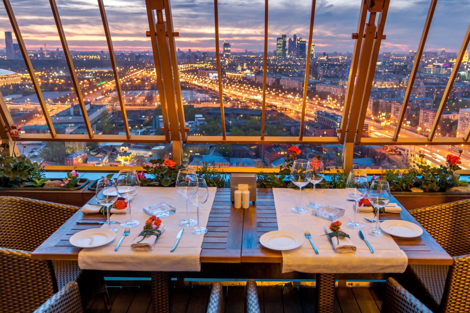 Restaurants москва. Скай лаунж ресторан Москва. Ресторан Sky Lounge Москва. White Rabbit ресторан Москва Сити. Ресторан White Rabbit терраса.