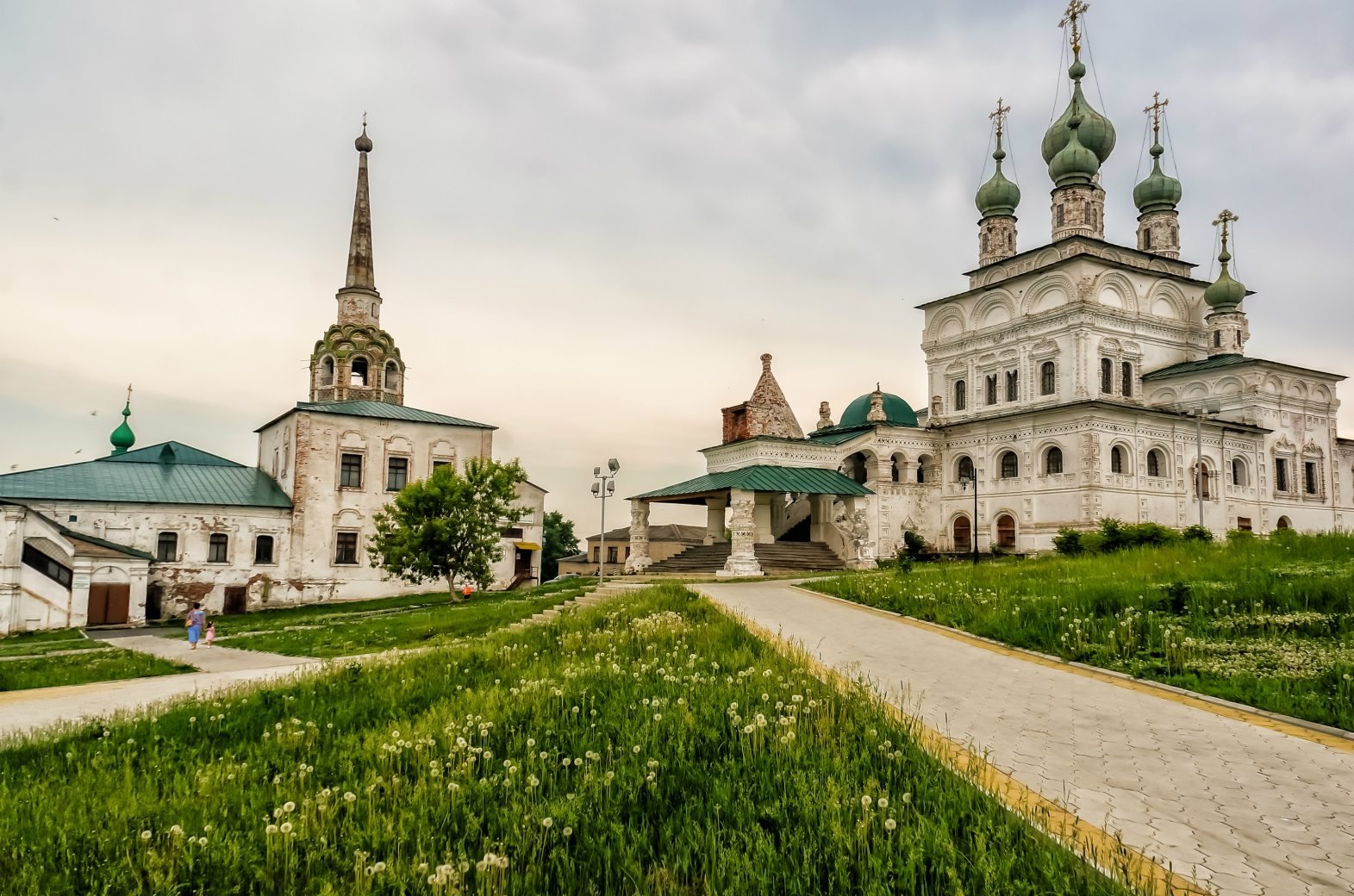 Соликамск время сейчас. Соликамский Кремль Соликамск. Воскресенская Церковь Соликамск. Город Соликамск Пермский край достопримечательности.