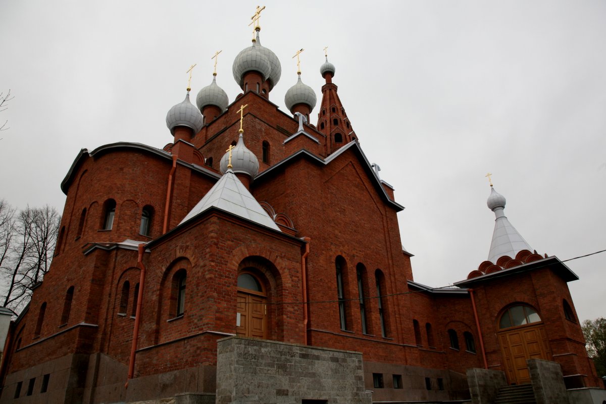 Церковь Серафима Саровского в Петергофе