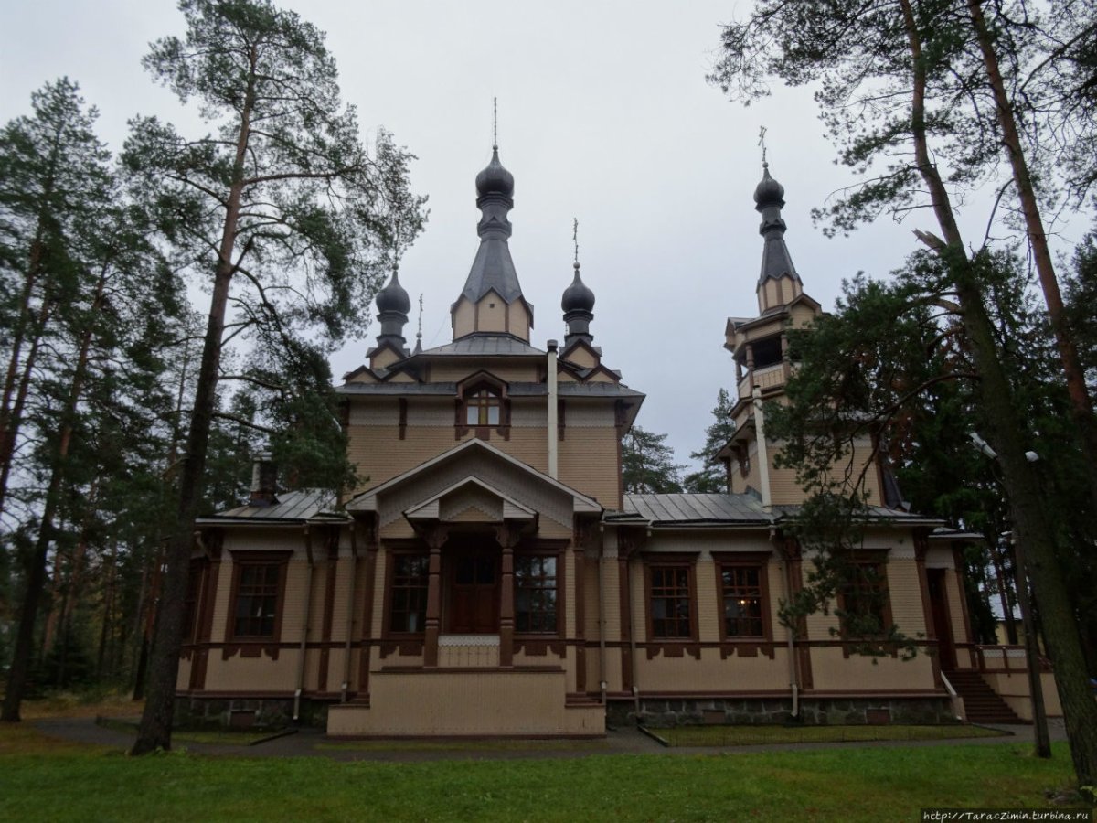 Церковь Серафима Саровского в Петергофе