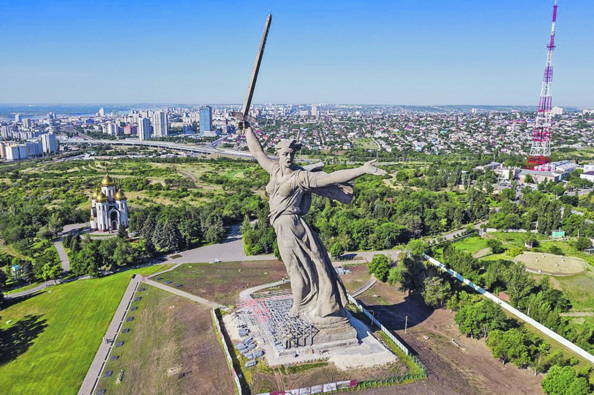 Монумент Родина мать в Волгограде