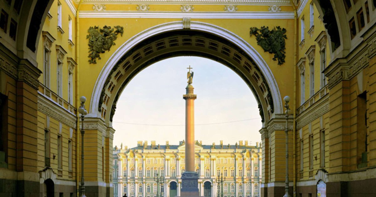 Ворота на дворцовой площади в санкт петербурге