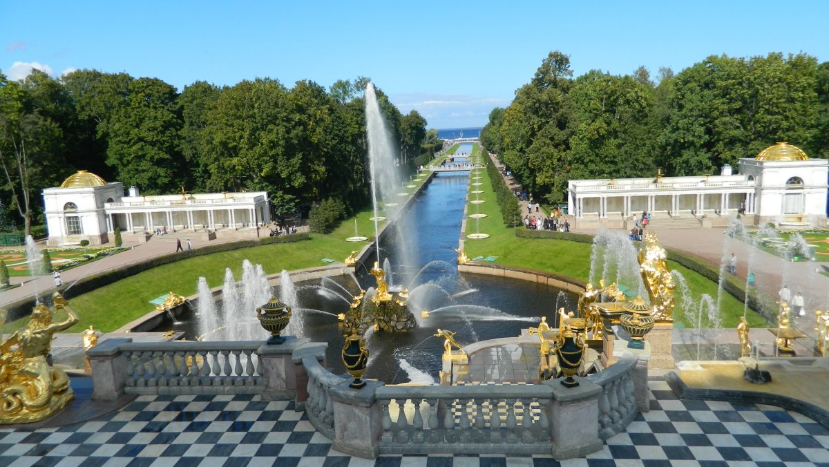 Петергоф (дворцово-парковый ансамбль)