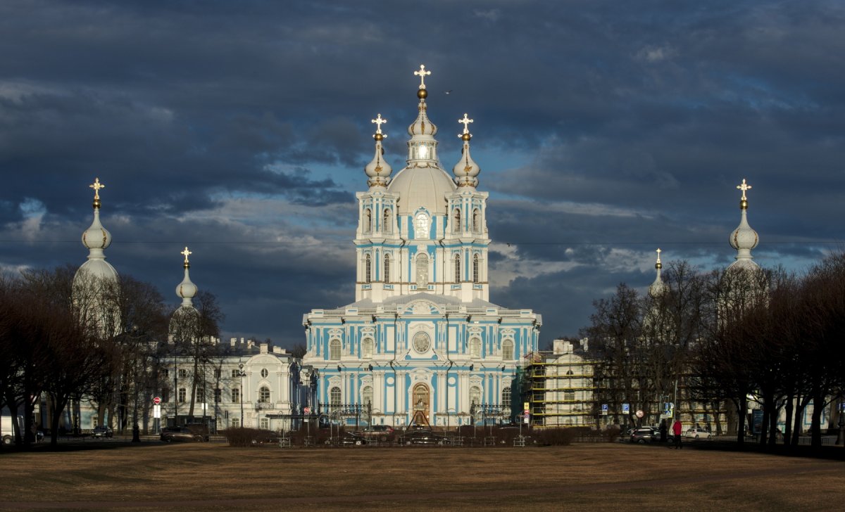 смольный собор в санкт петербурге внутри