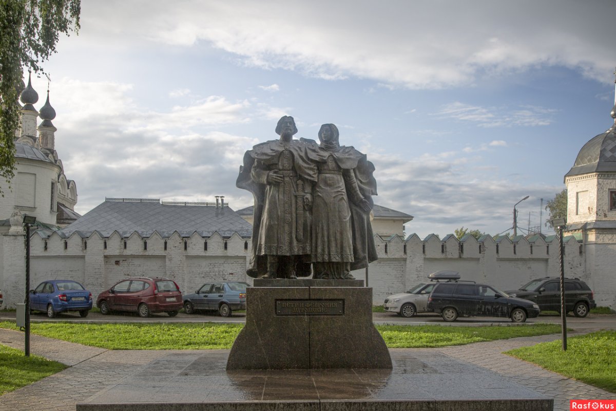 Памятник петру и февронии в волгограде фото