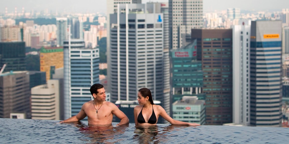 Бассейн на 55 этаже отеля "Marina Bay Sands" в Сингапуре