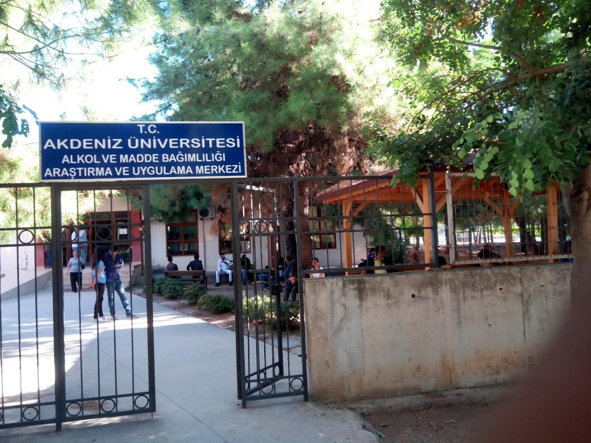Akdeniz Üniversitesi (Анталия)