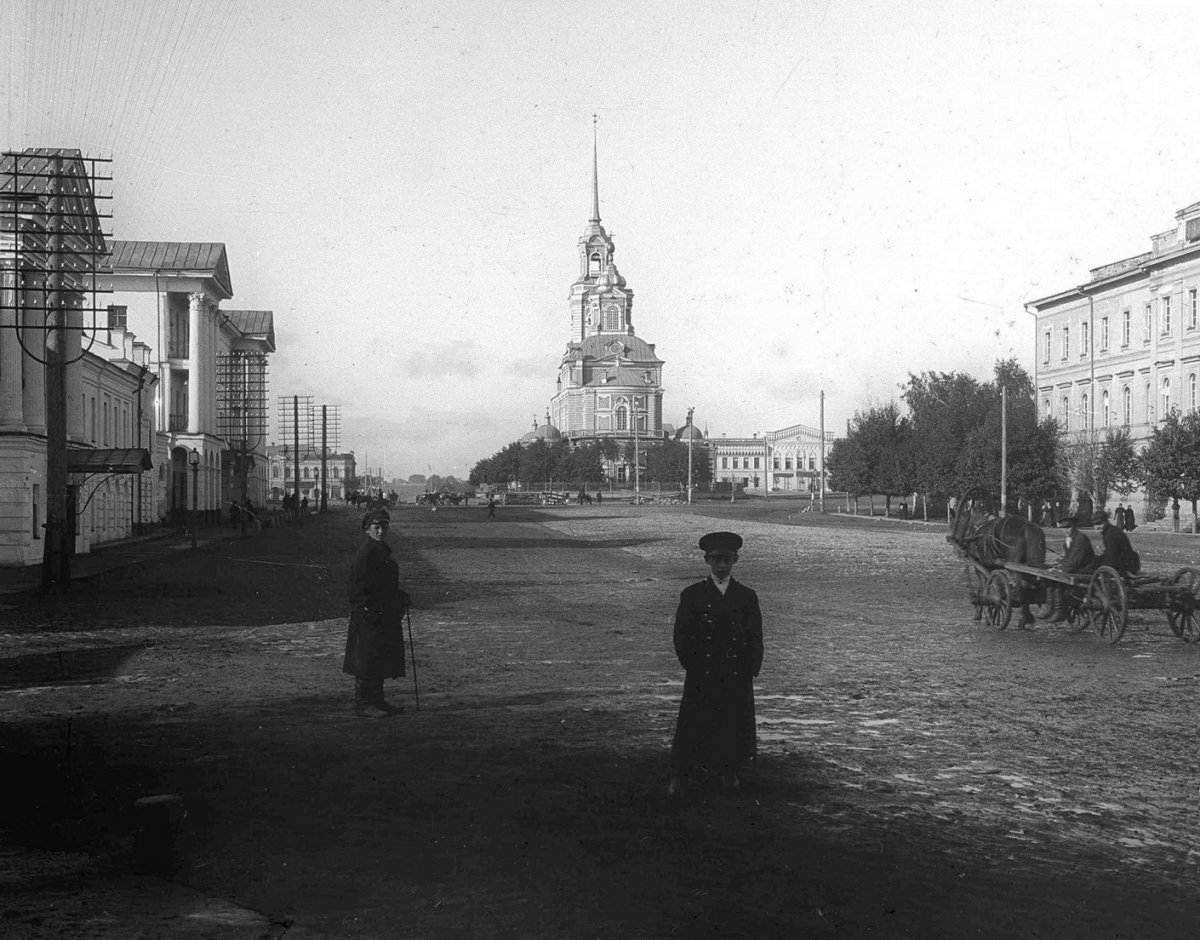 История улиц екатеринбург. Старый Екатеринбург Свердловск. Екатеринбург Свердловск, площадь 1905 года.. Екатеринбург 19 век. Кафедральная площадь Екатеринбург.