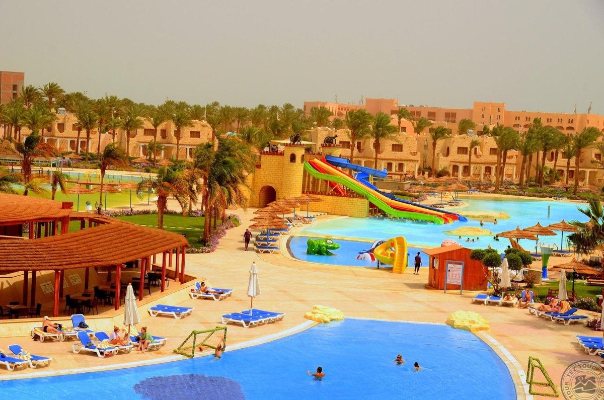 Royal Lagoons Resort & Aqua Park 5*