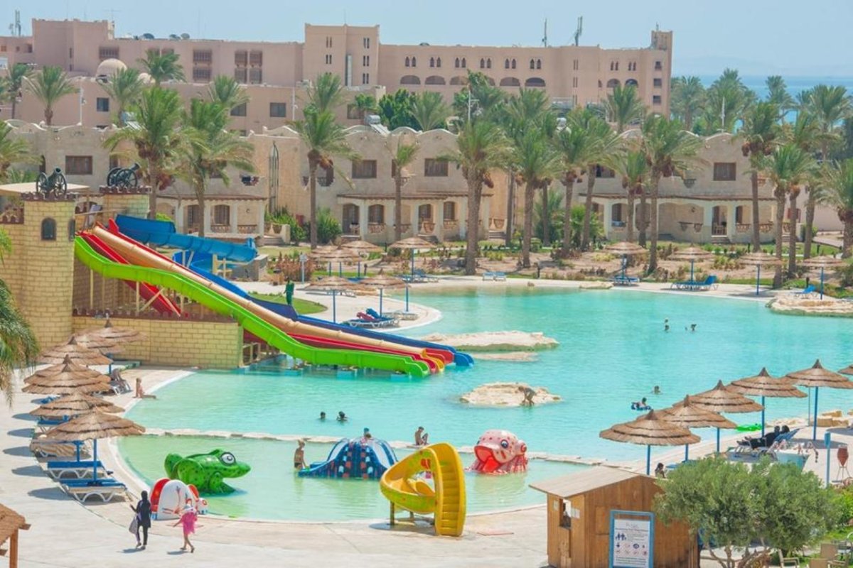 Royal Lagoons Resort & Aqua Park 5*