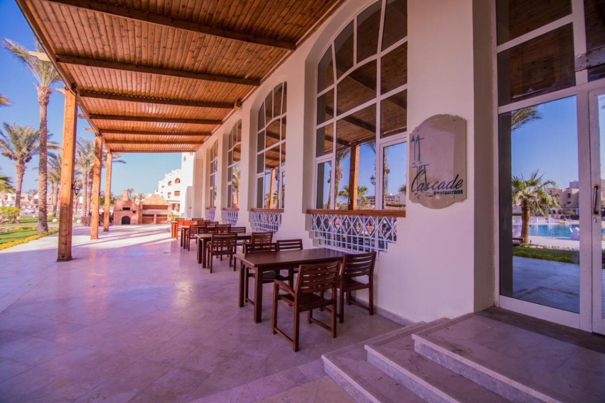 Royal Lagoons Resort & Aqua Park 5*