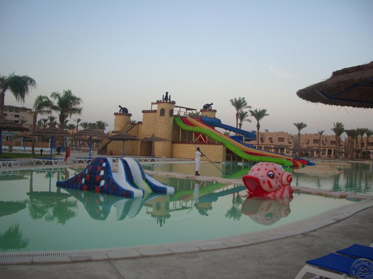 Отель Royal Lagoons Resort & Aqua Park