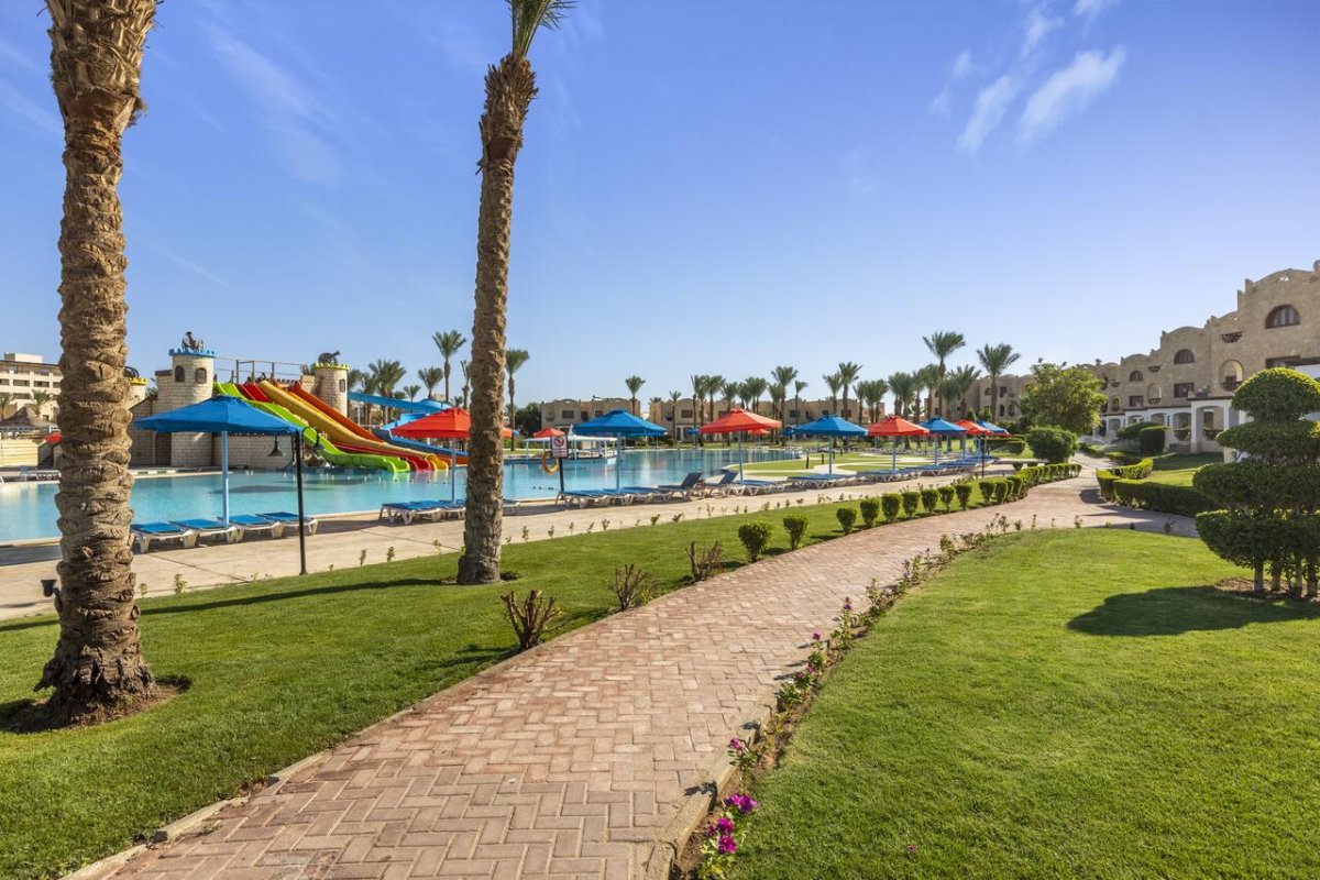 Royal Lagoons Aqua Park Resort & Spa 5*