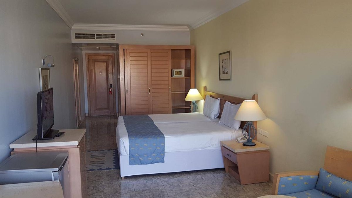 Royal Lagoons Aqua Park Resort & Spa 5*