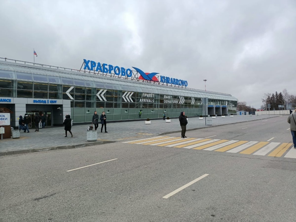 Аэропорт Храброво перекрасили