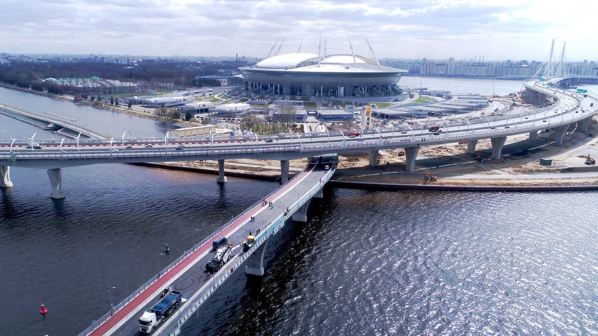 Мост на Крестовский остров с яхтенной