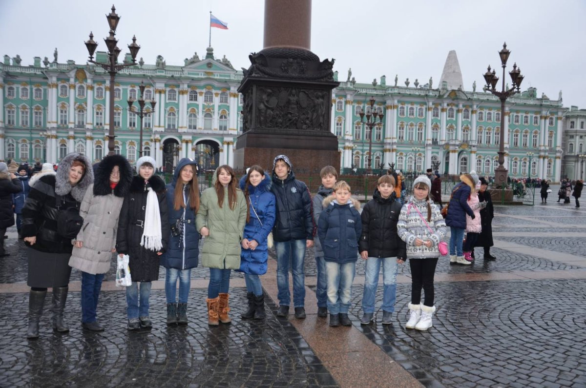 Туристы в Санкт Санкт Петербурге