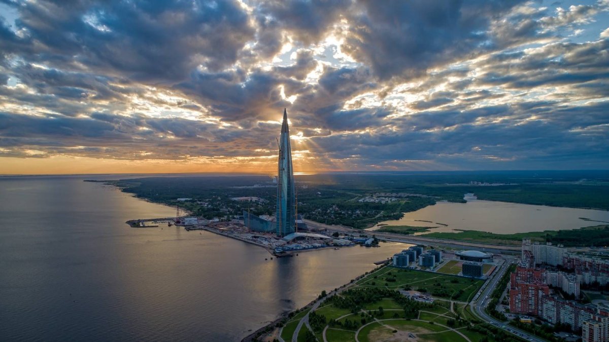 Лахта-центр в Санкт-Петербурге парк 300 летия