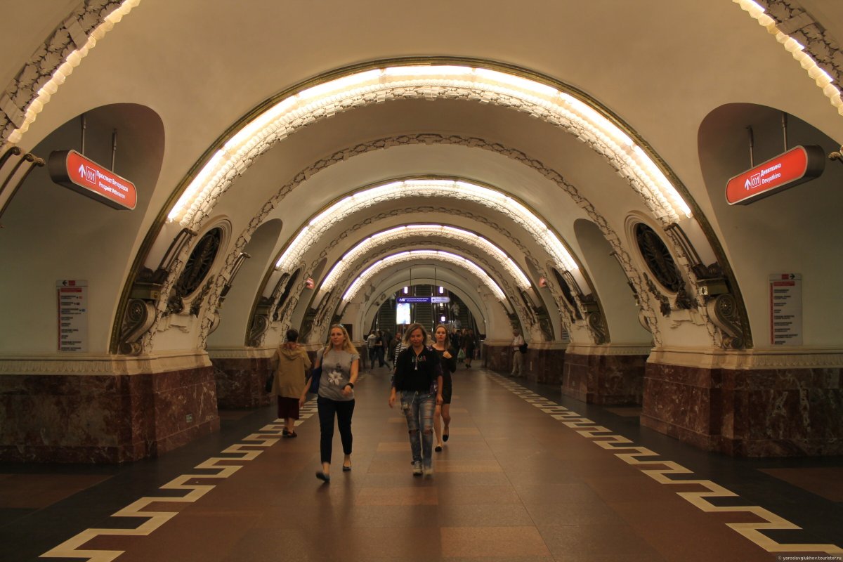 Метро площадь восстания до метро московская. Площадь Восстания Санкт-Петербург метро. Станция площадь Восстания. Станция метро площадь Восстания. Станция Восстания Санкт Петербург.